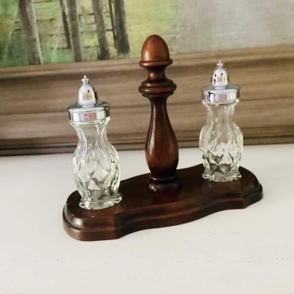 Vintage Glass Salt Pepper Shakers Set Wooden Stand Cottagecore Rustic MCM - Picture 7 of 11